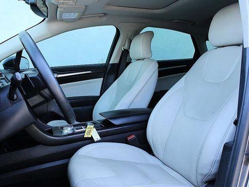 Used 2018 Ford Fusion Titanium image 12