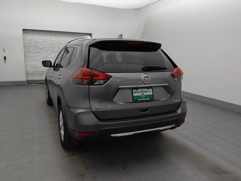 Used 2018 Nissan Rogue SV image 6