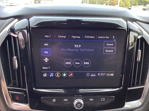 Used 2020 Chevrolet Traverse LT image 21