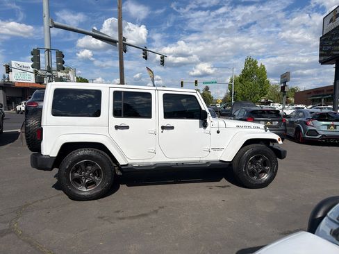 Used 2017 Jeep Wrangler Unlimited Rubicon w/ Dual Top Group AWD/4WD image 6