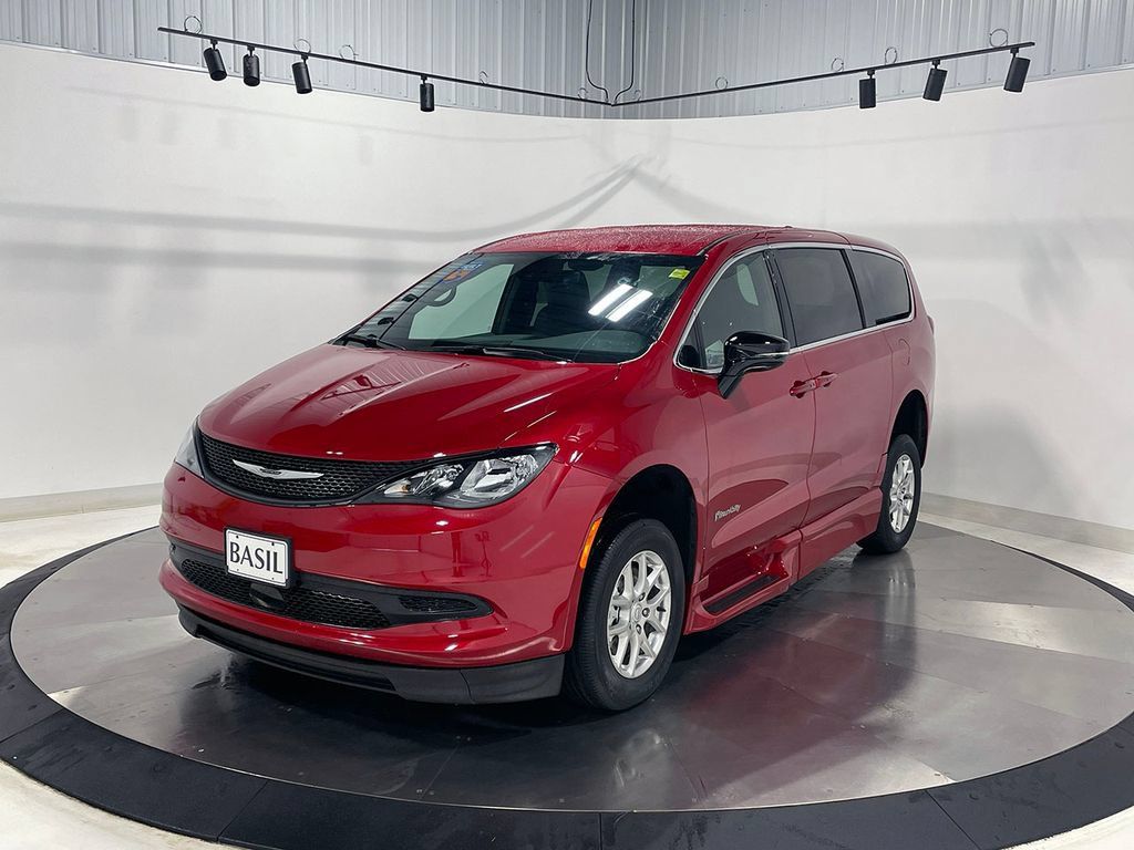 Used 2026 Chrysler Voyager LX FWD image 3