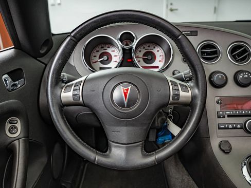 Used 2006 Pontiac Solstice Convertible w/ Premium Package RWD image 29