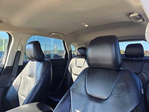 Used 2022 Ford Edge Titanium image 23