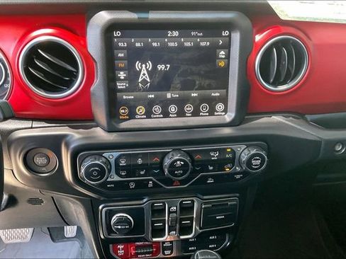 Used 2023 Jeep Gladiator Rubicon w/ Cold Weather Group AWD/4WD image 31