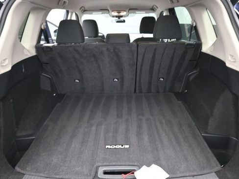 Used 2025 Nissan Rogue SV image 10