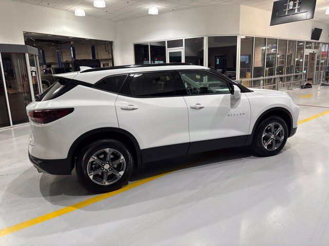 Used 2025 Chevrolet Blazer LT w/ Convenience Package AWD/4WD image 10