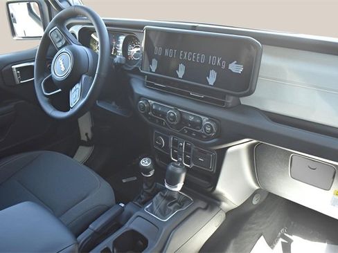 New 2025 Jeep Gladiator Sport image 16