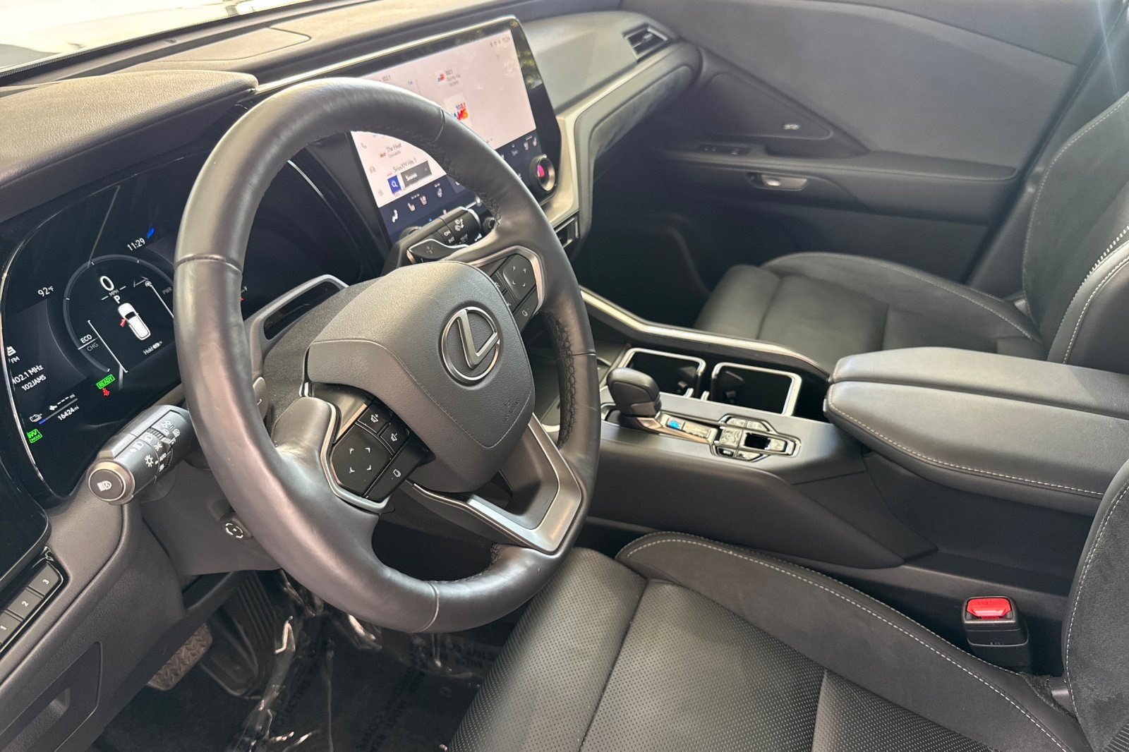 Certified 2025 Lexus TX 550h AWD Plug-In Hybrid w/ Technology Package image 11