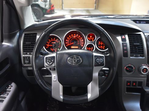 Used 2017 Toyota Sequoia SR5 image 22