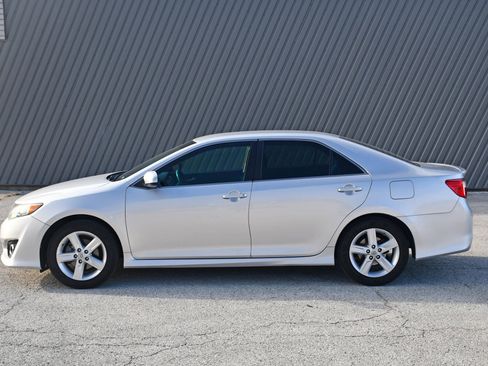 Used 2013 Toyota Camry SE FWD image 9