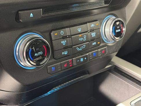 Used 2018 Ford F150 Lariat w/ Equipment Group 502A Luxury image 21