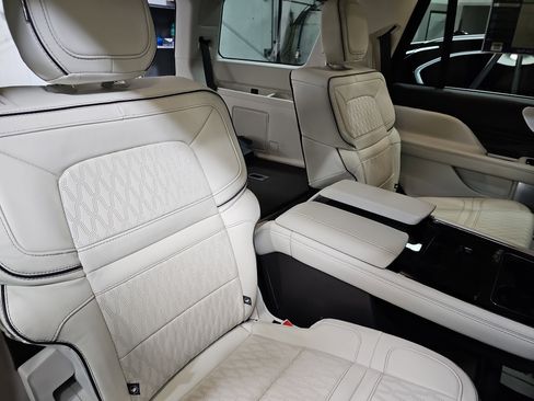 Used 2024 Lincoln Navigator Black Label AWD/4WD image 12