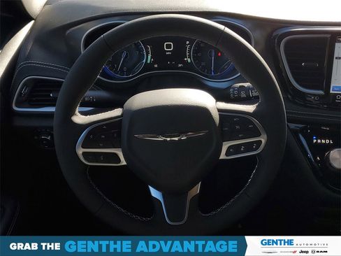 New 2026 Chrysler Pacifica Select image 27