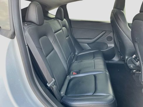 Used 2022 Tesla Model Y Long Range AWD/4WD image 31