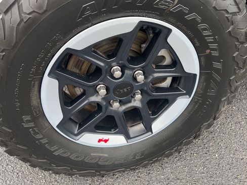 Used 2022 Jeep Wrangler Rubicon AWD/4WD image 9