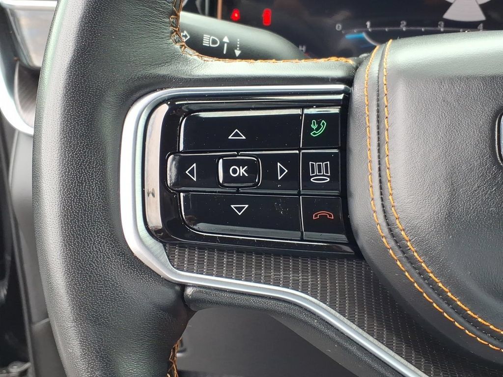Used 2025 Jeep Grand Wagoneer L Series III w/ Rear Seat Video Group 1 AWD/4WD image 11