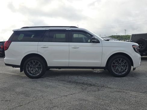Used 2025 Ford Expedition Platinum w/ Stealth Performance Package AWD/4WD image 6