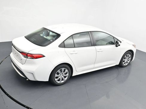 Used 2021 Toyota Corolla LE FWD image 16