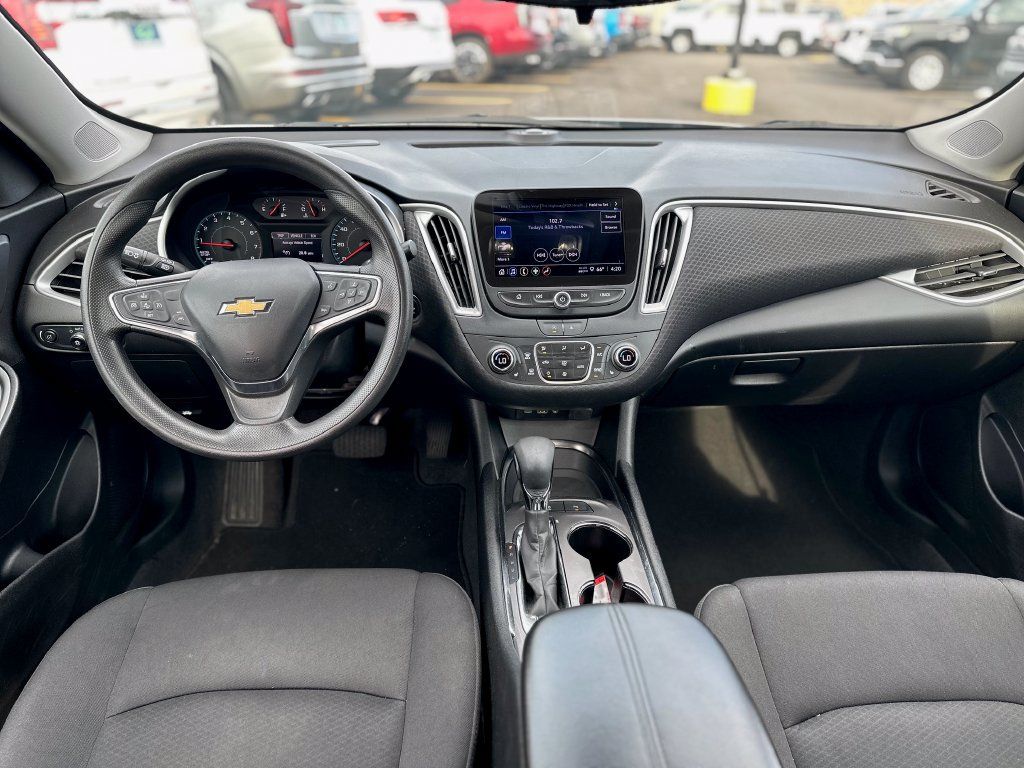 Used 2024 Chevrolet Malibu LT FWD image 3