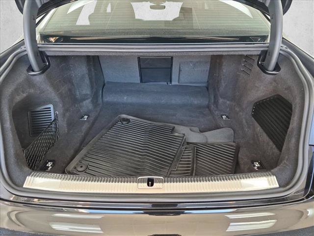 Used 2022 Audi S8 AWD/4WD image 6