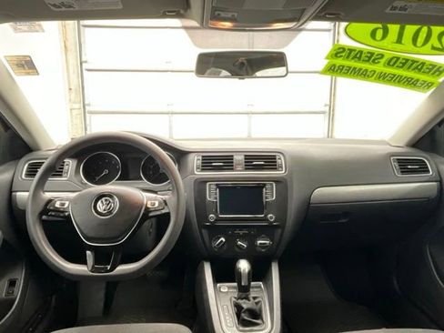 Used 2016 Volkswagen Jetta SE FWD image 3