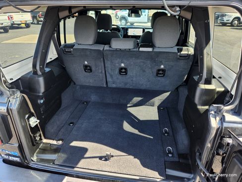 Used 2025 Jeep Wrangler Willys image 20