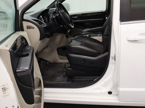 Used 2020 Dodge Grand Caravan SXT image 8