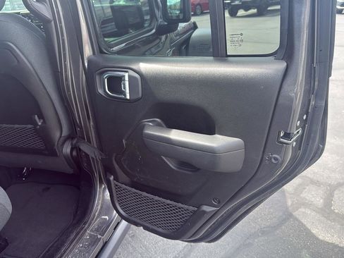 Used 2025 Jeep Wrangler Unlimited Rubicon image 27