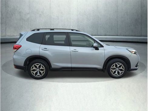 Used 2023 Subaru Forester Premium image 7