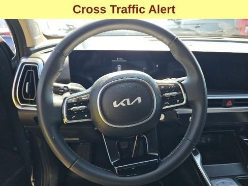 Used 2025 Kia Sorento EX AWD/4WD image 11