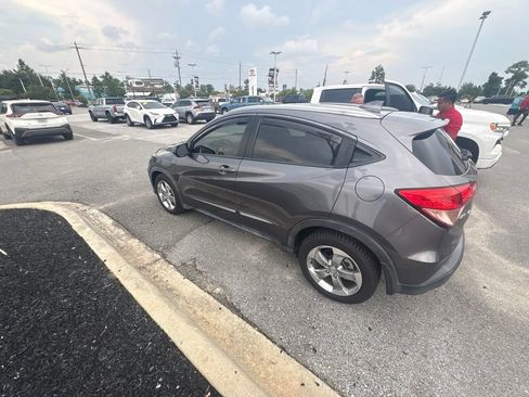 Used 2017 Honda HR-V EX-L image 9