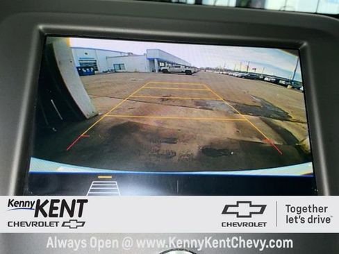 Used 2021 Chevrolet Equinox LS w/ LS Convenience Package image 2