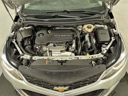 Used 2017 Chevrolet Cruze LT image 23