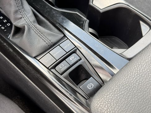 Used 2025 Toyota Camry LE image 25