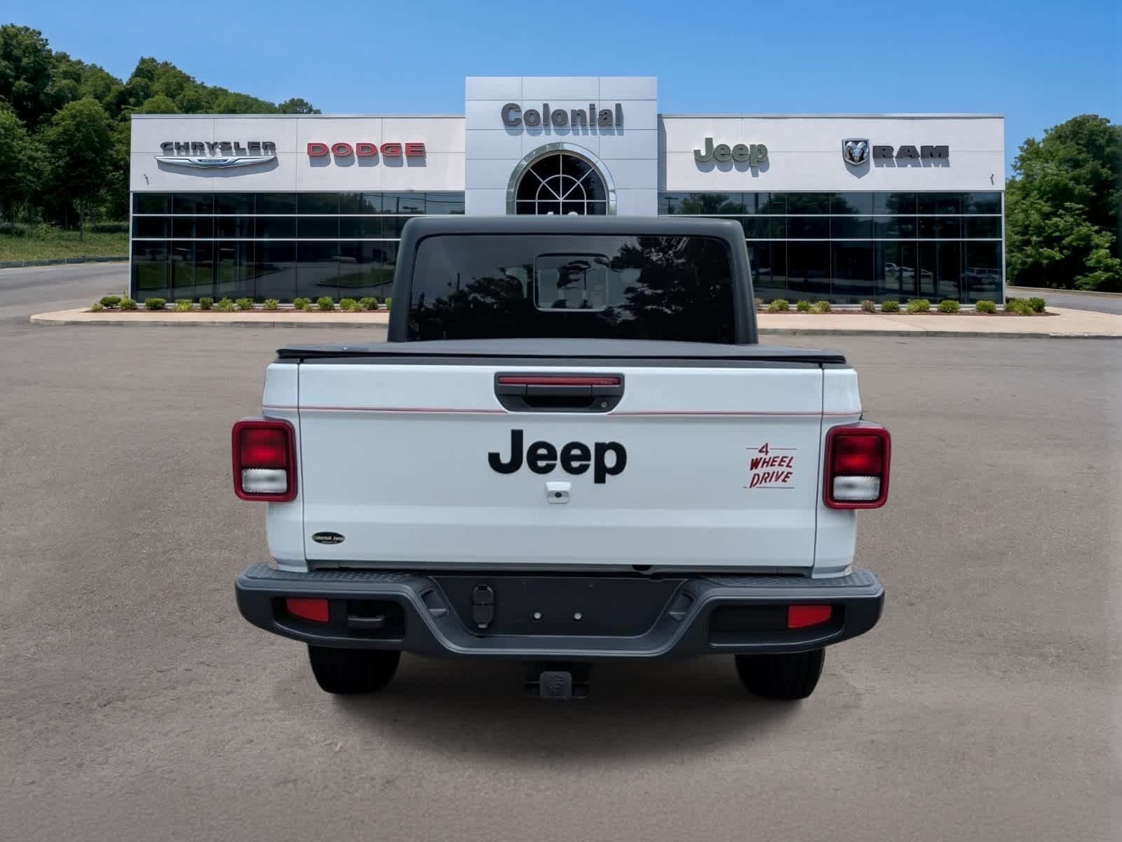 Used 2024 Jeep Gladiator Sport AWD/4WD image 5