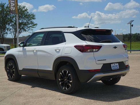 Used 2023 Chevrolet TrailBlazer LT w/ LPO, Blackout Package FWD image 4