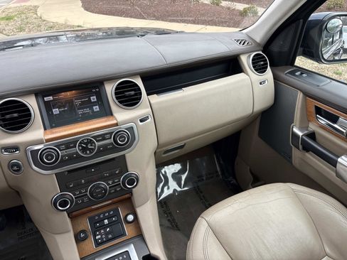 Used 2016 Land Rover LR4 HSE LUX image 30