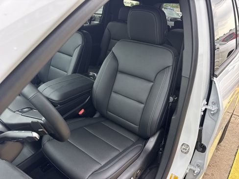 New 2026 Chevrolet Traverse LT w/ Midnight/Sport Edition AWD/4WD image 21