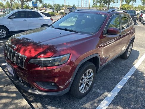 Used 2019 Jeep Cherokee Latitude Plus w/ Comfort/Convenience Group AWD/4WD image 3