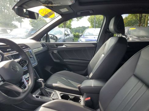 Used 2022 Volkswagen Tiguan SE R-Line AWD/4WD image 19
