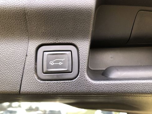 Used 2020 GMC Acadia SLT w/ Driver Alert Package II image 10