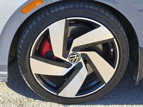 Used 2022 Volkswagen GTI S image 9