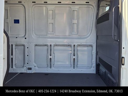 Used 2025 Mercedes-Benz Sprinter 2500 image 25