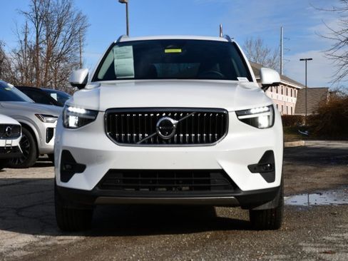 Certified 2025 Volvo XC40 B5 Plus image 2