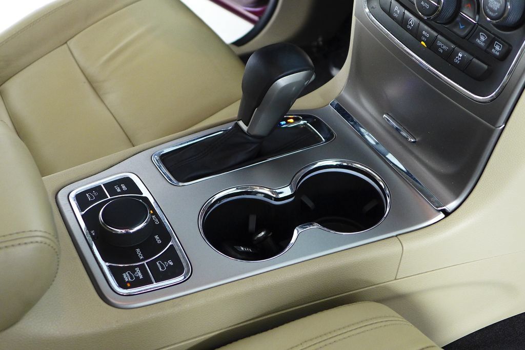 Used 2018 Jeep Grand Cherokee Limited AWD/4WD image 15