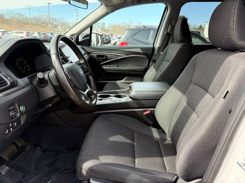Used 2025 Honda Ridgeline Sport image 15