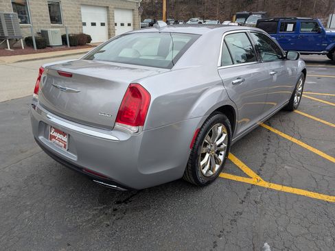 Used 2018 Chrysler 300 Limited image 7