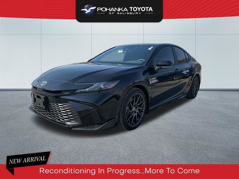 Used 2025 Toyota Camry SE image 1