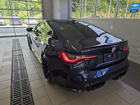 Used 2022 BMW M4 Competition w/ Executive Package RWD image 3