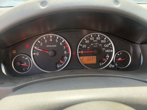 Used 2010 Nissan Frontier LE RWD image 6
